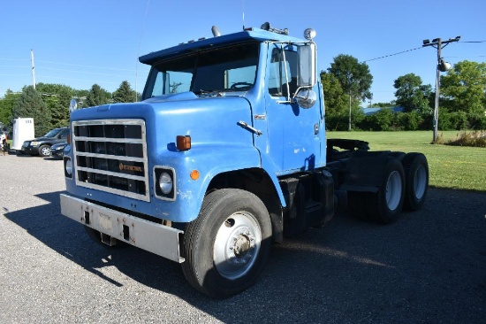 1978 International Model F-2275 Twin Screw Day Cab Semi Tractor