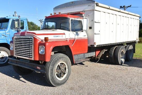 1975 International Loadstar 1800 Twin Screw Grain Truck, 18 Steel Box, Hoist, Roll Tarp,
