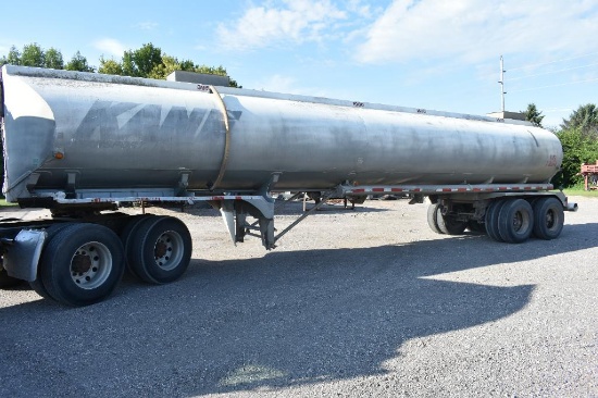 1971 Butler 9500 Gallon Alum Manure Tanker with Baffle, Electric Ram, 8 Brass Valve