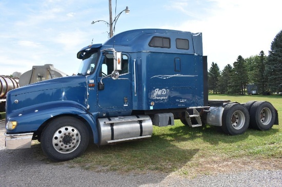 2007 International 9400I with Sleeper, 10 Speed Eaton Fuller, ISX Cummins Diesel Engine,