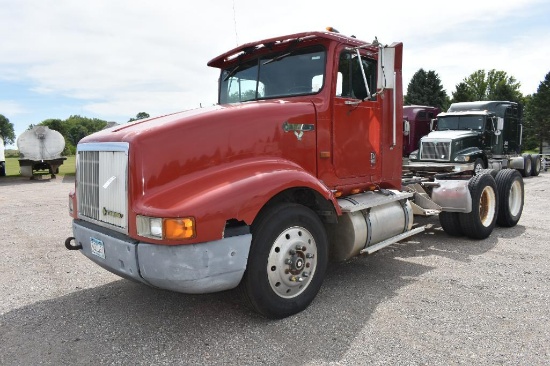 1992 International 9400 Semi Tractor, Day Cab, 9 Speed Eaton Fuller, 12.7 Liter Detroit,