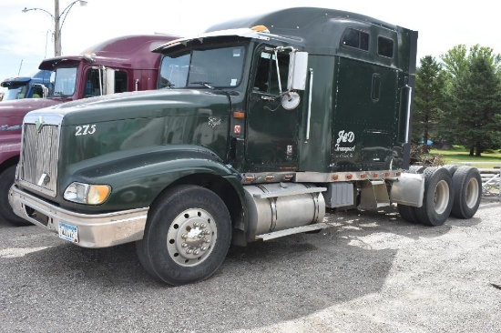 1999 International 9400 with Sleeper, 10 Speed Spicer with Hi-Low, N14 Cummins,