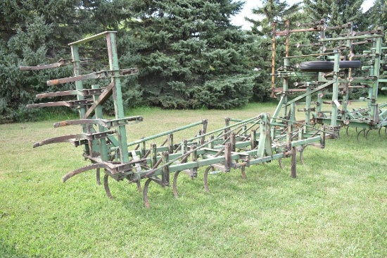 John Deere C11 Approx 21' 3pt Field Cultivator, Wing Fold