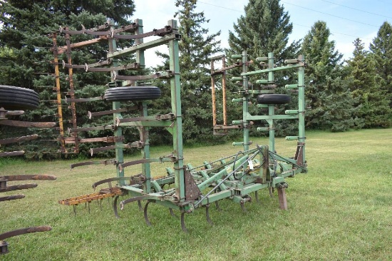 John Deere Approx. 24' 3pt Field Cultivator, Wing Fold