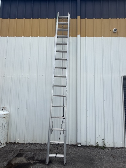 Werner 30' Extension Ladder - 375 lb Capacity