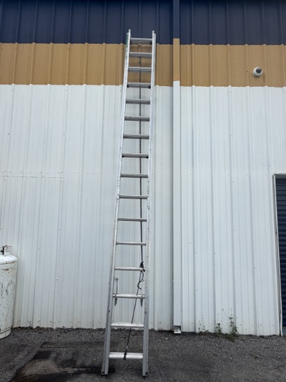 Werner 30' Extension Ladder - 375 lb Capacity