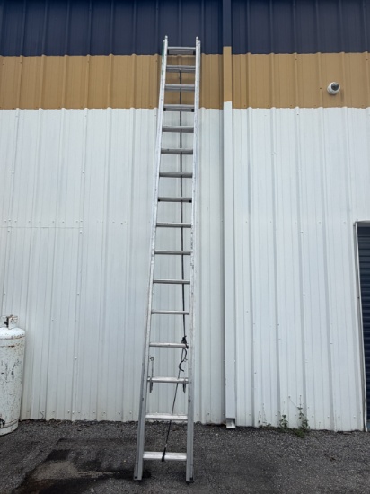 Werner 30' Extension Ladder - 375 lb Capacity
