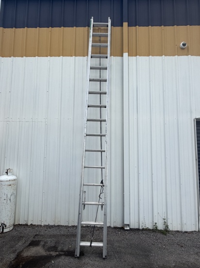 Werner 30' Extension Ladder - 375 lb Capacity