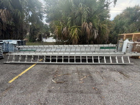 Werner 40' Extension Ladder - 300 lb Capacity