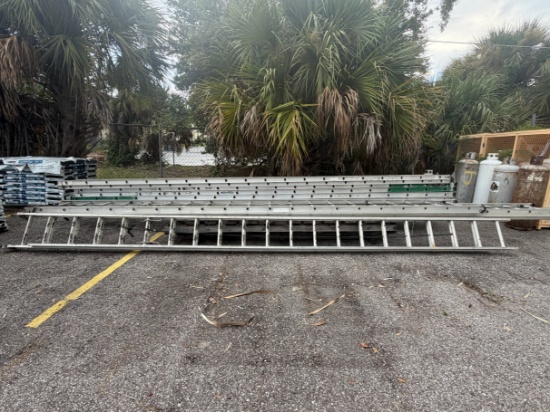 Werner 40' Extension Ladder - 300 lb Capacity