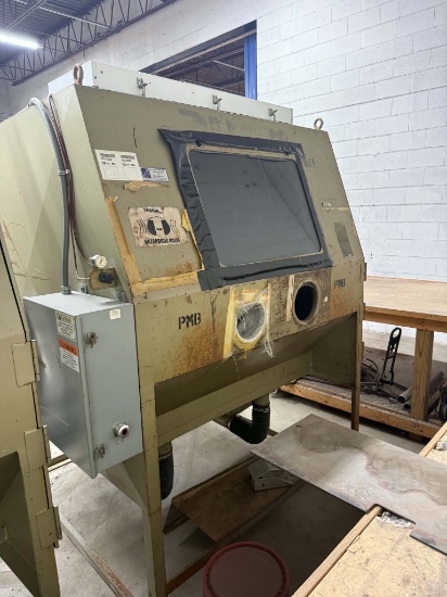 Large Military Sandblasting Cabinet
