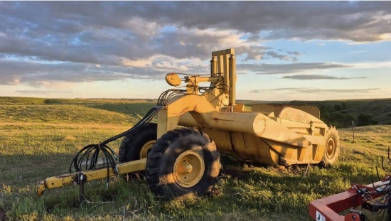 Caterpillar 1042 Pull-Type Scraper