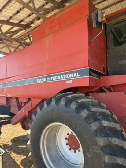Case IH 1680 Combine
