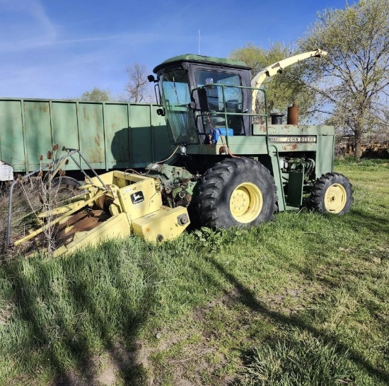 John Deere 5830 4-Row Forage Harvester