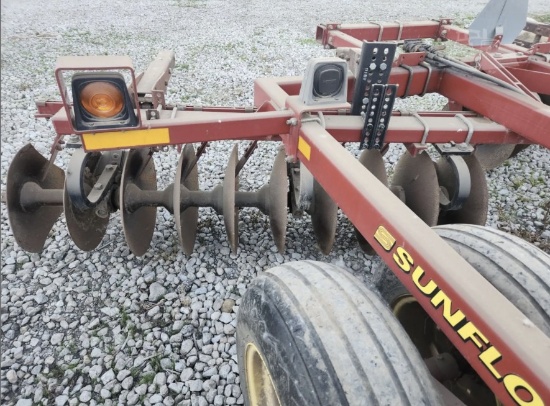 2005 Sunflower 1211-15 Tandem Disk Harrow – 15 Ft. – Like New Condition