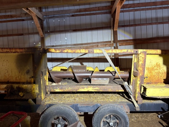New Holland 962 Corn Head & New Holland 973 20' Grain Head Package Deal