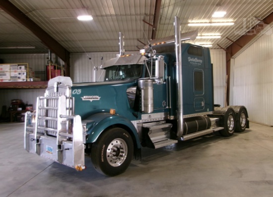 2000 Kenworth W900L – 625 HP Caterpillar