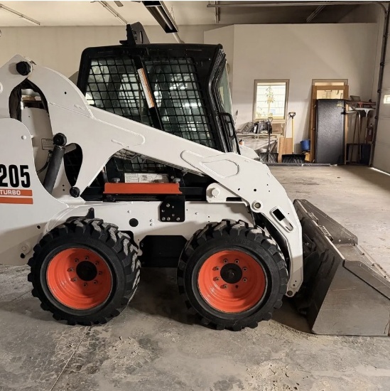 2005 Bobcat S205 Skid Steer Loader – 2,200 Hours