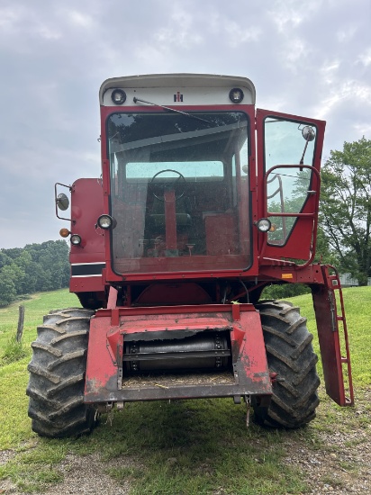 International 1420 Combine