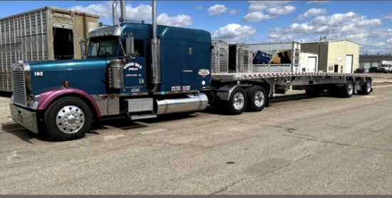 2000 Freightliner FLD132 Classic XL