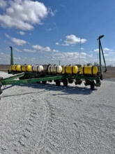 John Deere 7200 MaxEmerge 2 12-Row 30" Planter