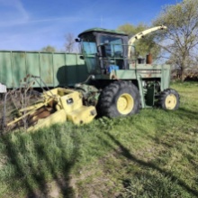 John Deere 5830 4-Row Forage Harvester