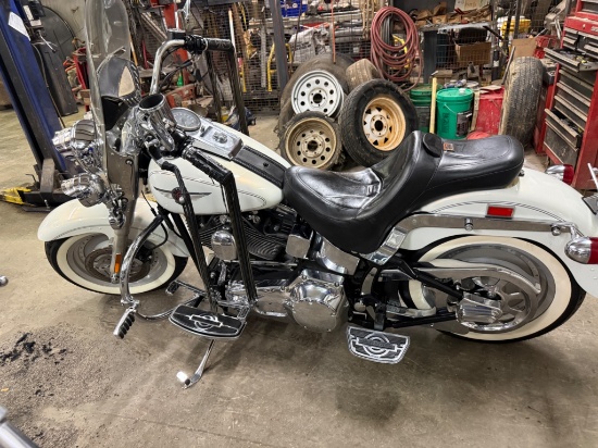 2000 Harley-Davidson Motorcycle in White with Black Accents