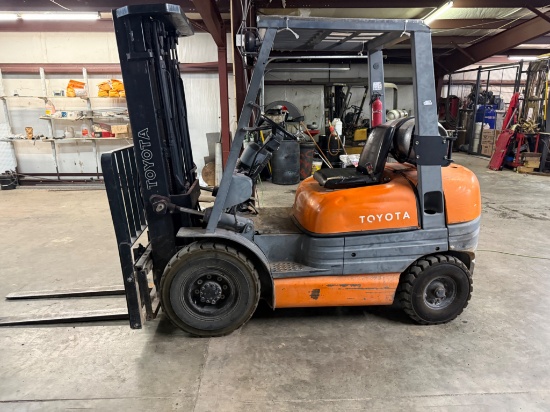 Toyota Forklift 42-6FGU25 5000 lb Capacity