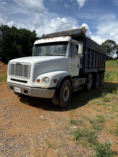 Freightliner Dump Truck with Six Axles