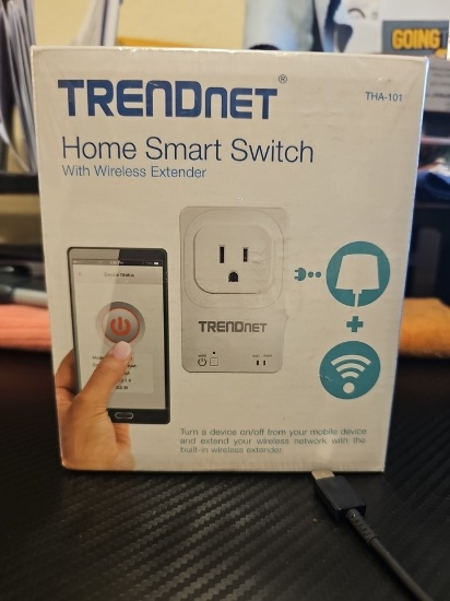 TRENDnet Cat. # THA-101 Home Smart Switch with Wireless Extender