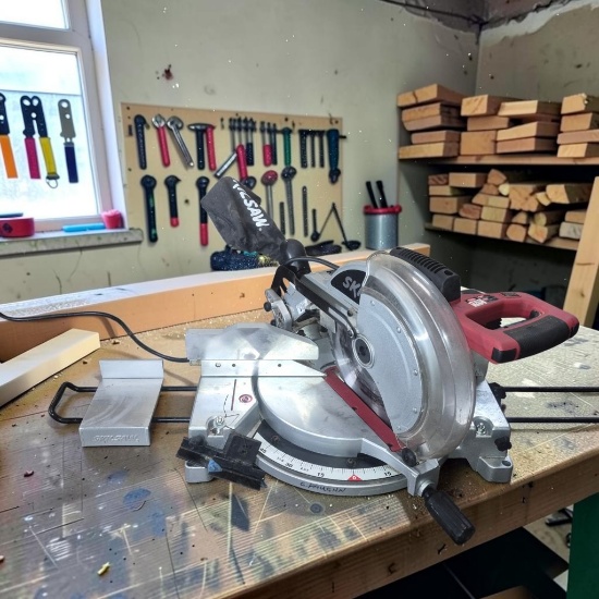Skilsaw 3820 Compound Miter Saw