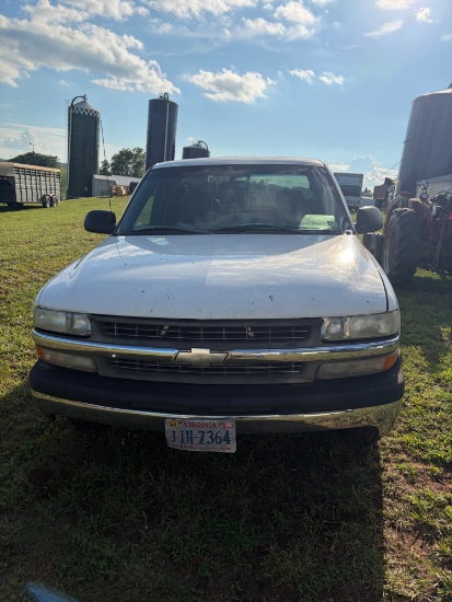 Chevy silverado, 1500, two wheel drive, extended cab, vortec v8 engine, fuel pumps works, starter wo