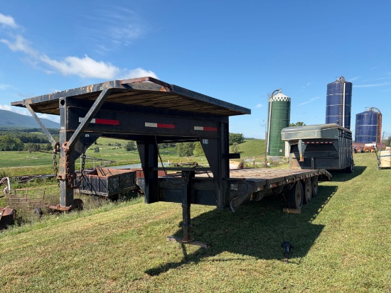 Hazlewood manufacturing, tri axle, 26 foot gooseneck, 21 foot flat, 5 foot dovetail, no ramps, 8 foo