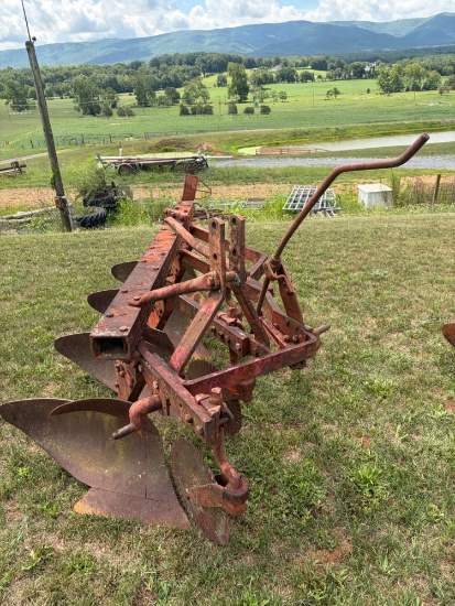 International, 4 bottom plow, 14- 1/2� bottom