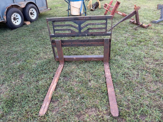 Skidsteer pallet forks, 4 foot long forks, all in good working condition