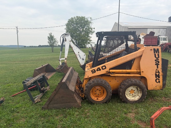Mustang 940 wheeled skidsteer, has yanmar diesel engine, has bucket and bale spike, with 4 tubes and
