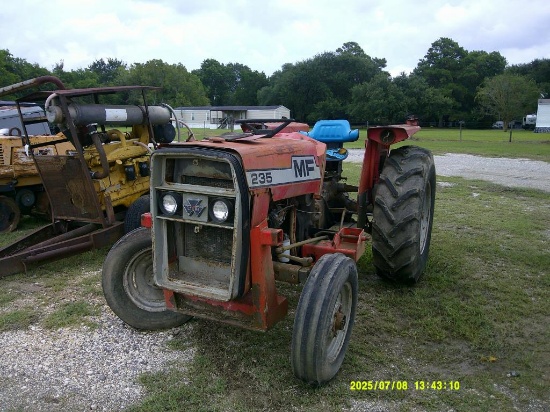 MF 235 Tractor Salvage