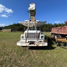 BUCKET TRUCK
