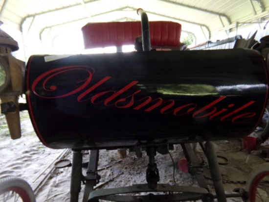 1901 Replica Oldsmobile Car
