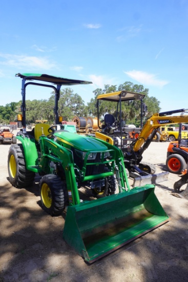 John Deere 3025e 4x4