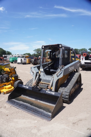 John Deere 323d