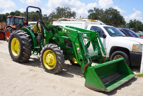 John Deere 5075e With