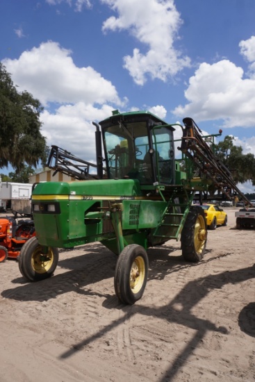 John Deere 6700 Sprayer