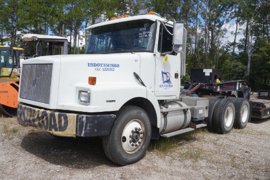 1999 Volvo Semi Truck