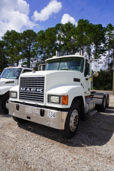 2006 Mack Day Cab Semi