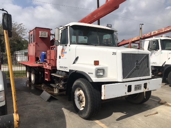 2000 Volvo T/A Laydown Truck