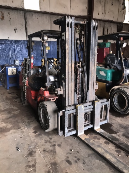Toyota 7FDU35 7000 lb Forklift
