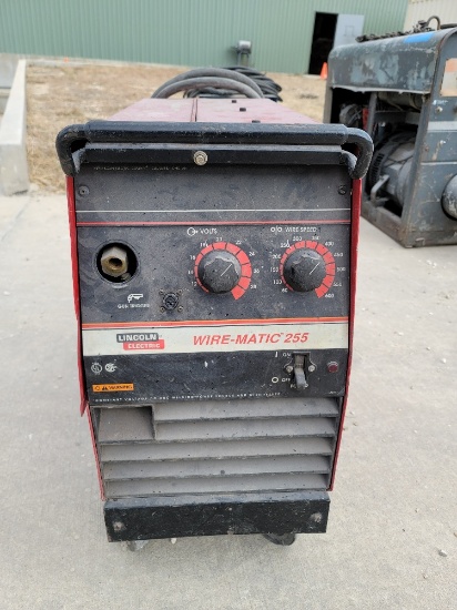Lincoln Electric Wire-Matic 255 Mig Welder, S/N U1951208544. Standard Voltage/Frequency 208/230/60 H
