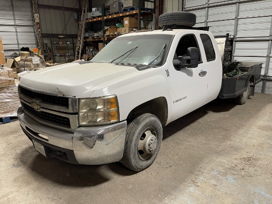 2007 Chevrolet 2500 HD Pickup Truck, Crew Cab, p/b Gas Engine, Automatic Transmission, 9' Welding Be