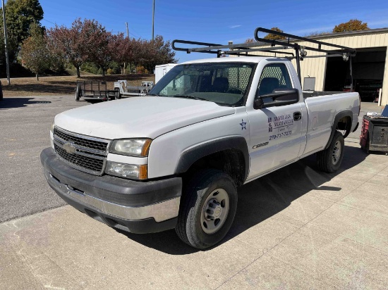 2006 Chevrolet 2500 HD 3/4 Ton Single Cab Pick Up Truck, 8' Bed, VIN# 1GCHC24U06E291498 p/b Gas Engi